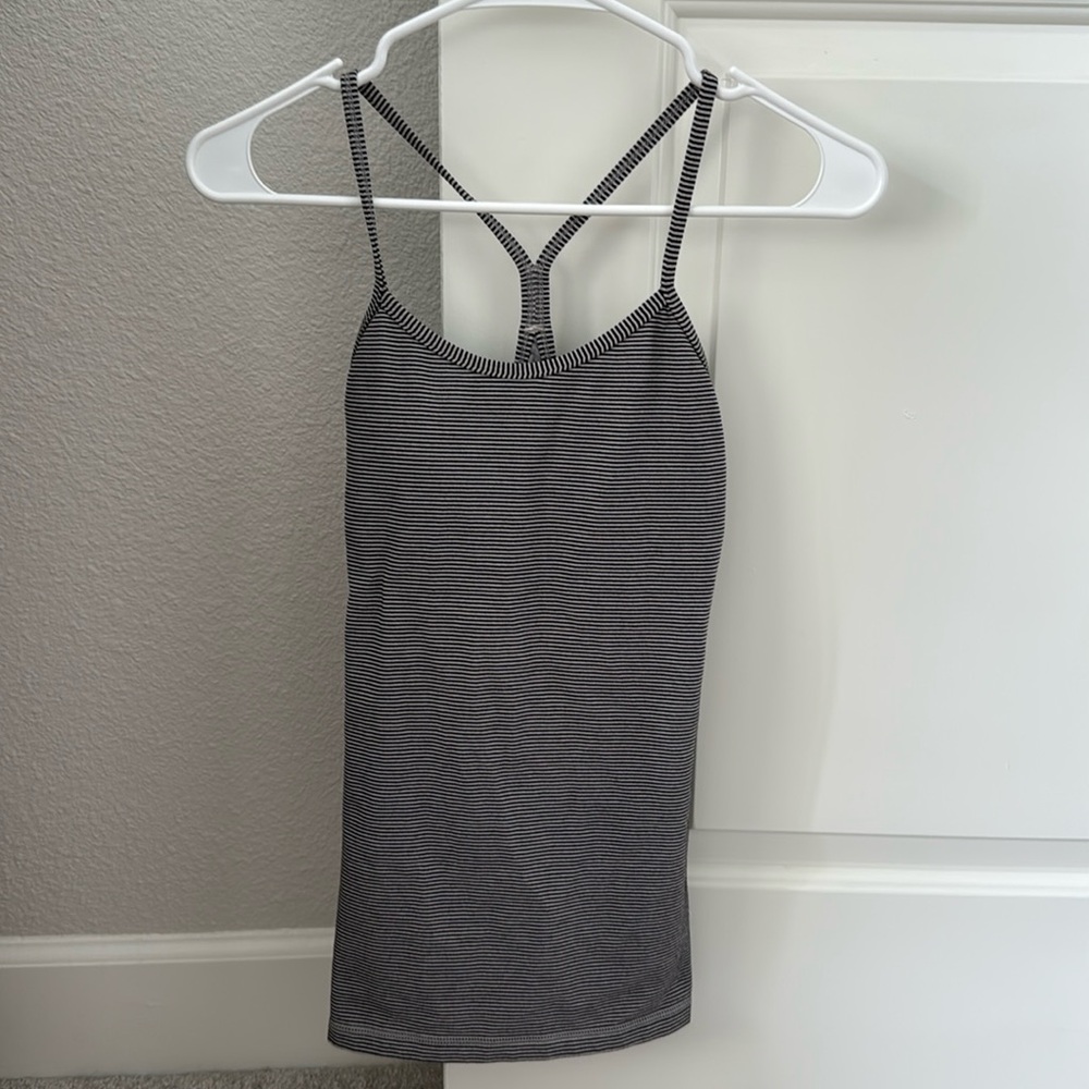 Lululemon Tank Top / Good Condition / Used / Built in bra / Size 4 - Grey/Black